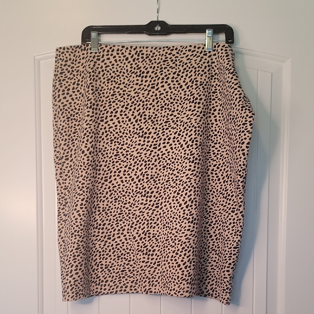 Ann Taylor Black and Cream Patterned Pencil Skirt